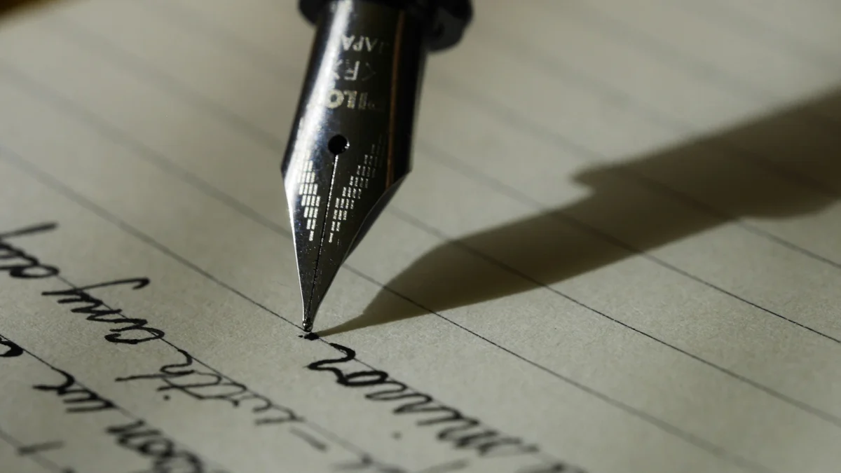 Stift schreibt Titelbild